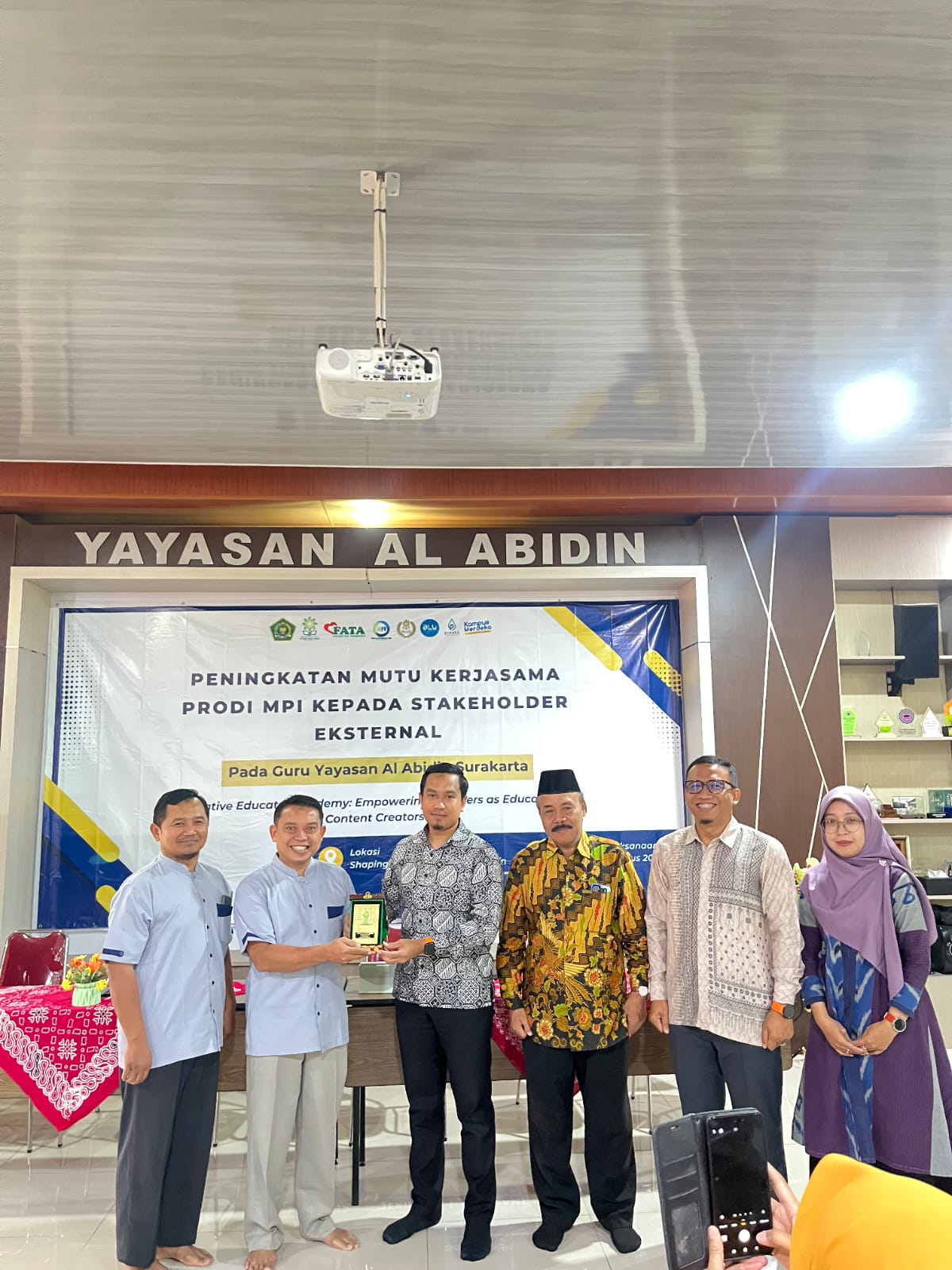 Prodi MPI Laksanakan PKM “Creative Educator Academy” bagi Guru Yayasan Al Abidin Surakarta